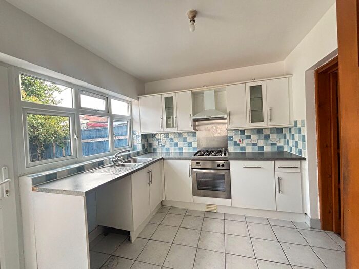 4 Bedroom Terraced House To Rent In Pemberton Gardens, Romford, RM6
