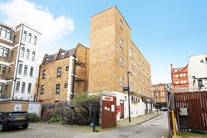 1 Bedroom Flat To Rent In Kings Court Apartments, Rope Walk Gardens, Aldgate, Whitechapel, London, E1
