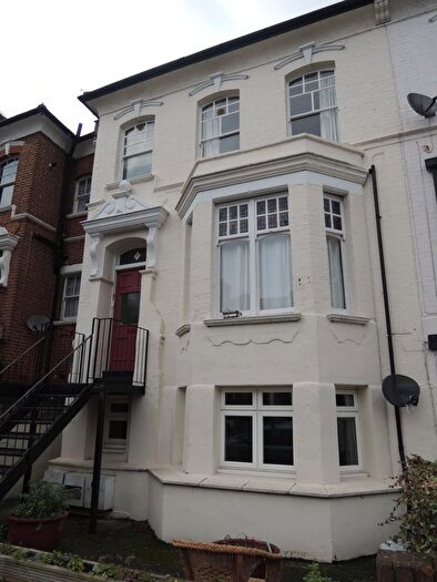 1 Bedroom Flat To Rent In Denver Road, London, N16
