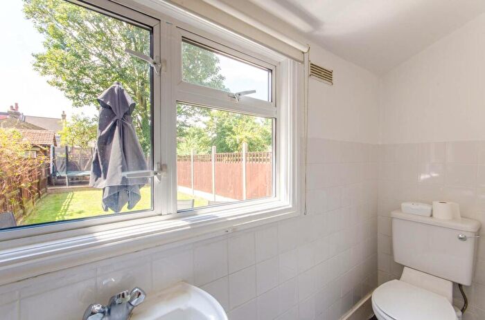 2 Bedroom Flat To Rent In Bulwer Road, Upper Leytonstone, London, E11