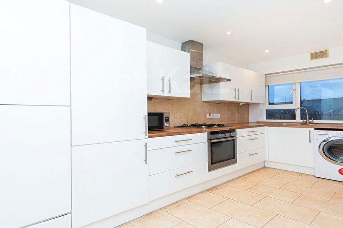 2 Bedroom Flat To Rent In Adolphus Road, Finsbury Park, N4