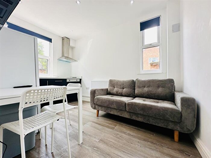 2 Bedroom Flat To Rent In Park Road, Nottingham, NG7