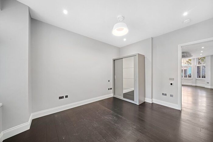 3 Bedroom Flat To Rent In Montagu Mansions, London, W1U
