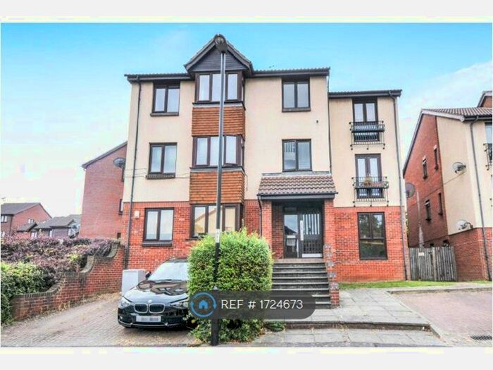 1 Bedroom Flat To Rent In Oak Apple Court, London, SE12