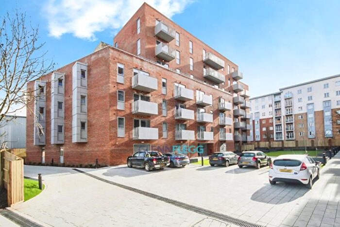 1 Bedroom Flat To Rent In Steel House, The Metalworks, Slough, Berkshire, SL2
