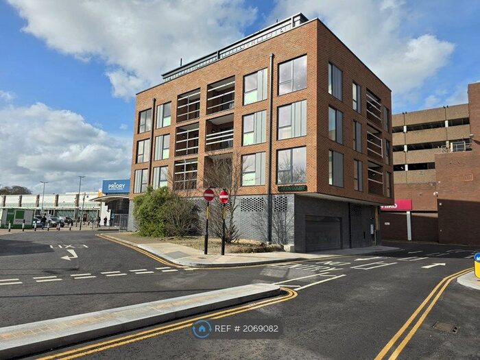 2 Bedroom Flat To Rent In Green Court, Dartford, DA1