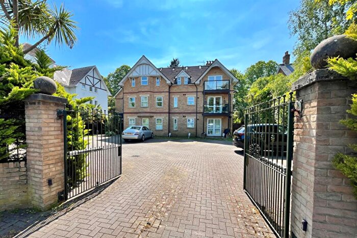 3 Bedroom Flat To Rent In Bournemouth, BH1