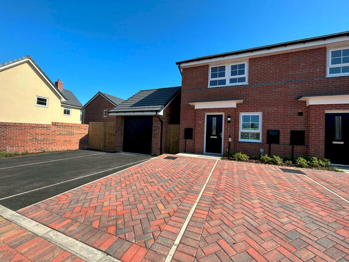 3 Bedroom End Of Terrace House For Sale In Cortusa Drive, Longridge, Lancashire, PR3