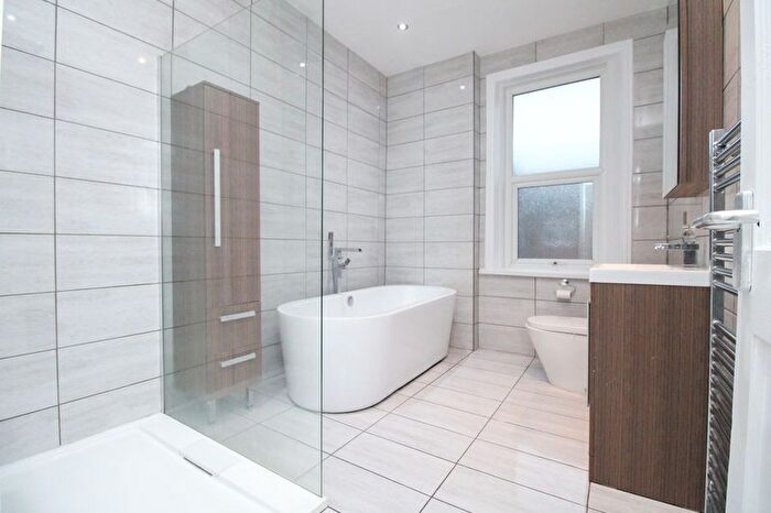 2 Bedroom Flat For Sale In Napier Road, Swalwell, NE16