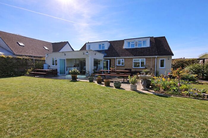 4 Bedroom Detached House For Sale In Shilton Road, Carterton, Oxfordshire, OX18