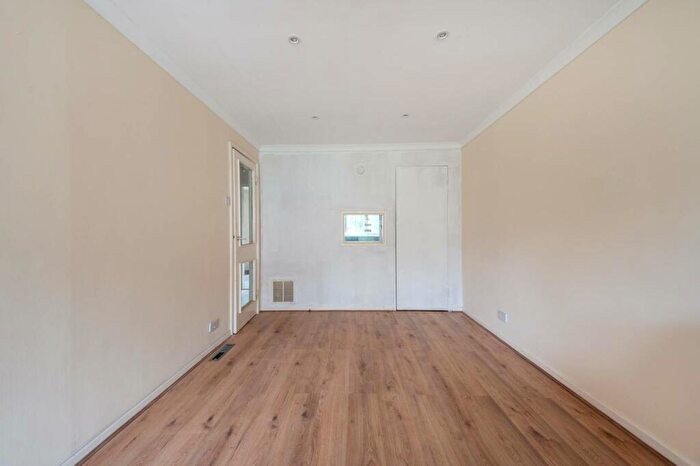 5 Bedroom Semi-Detached House To Rent In Deans Close, East Croydon, Croydon, CR0