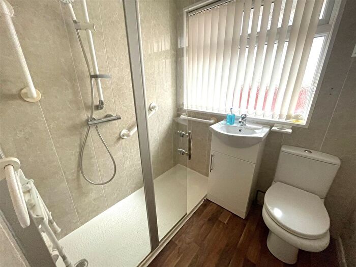 2 Bedroom Bungalow For Sale In Oldmixon Road, Weston-Super-Mare, BS24