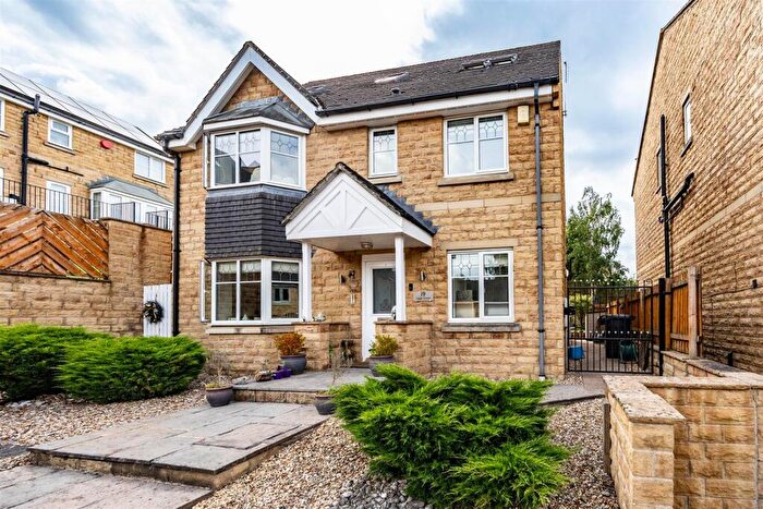 5 Bedroom Detached House For Sale In Cedar Grove, Brighouse, HD6