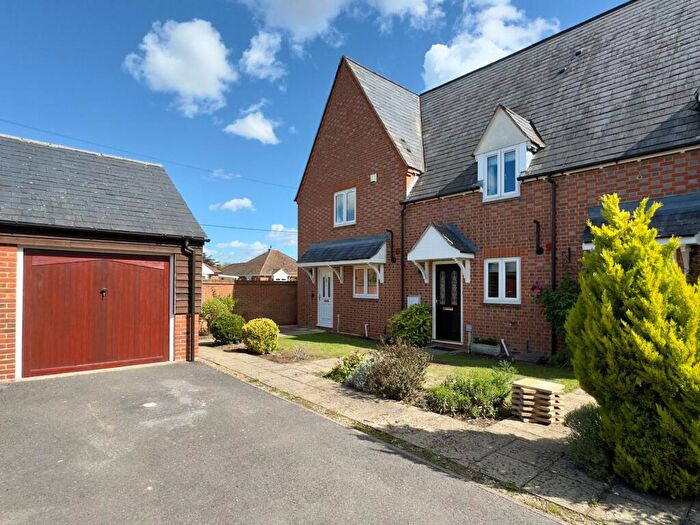 3 Bedroom End Of Terrace House For Sale In Bramley Close, East Hanney, OX12