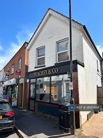 2 Bedroom Flat To Rent In Westway, Caterham, CR3