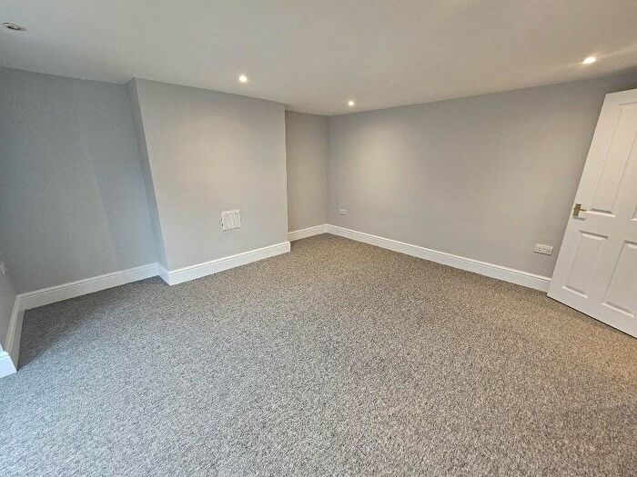 1 Bedroom Flat To Rent In Dashwood Terrace, OX16