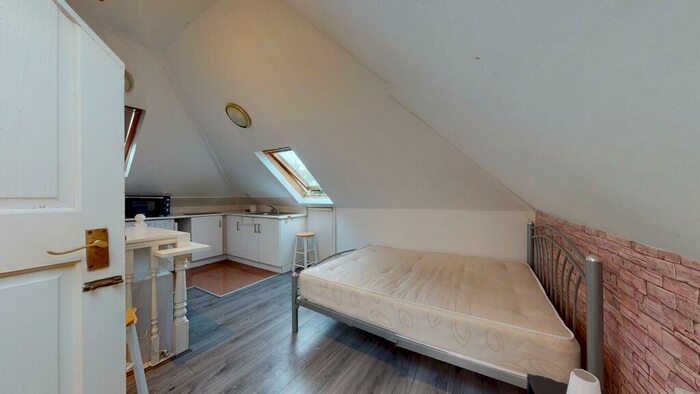 Studio To Rent In Cairnfield Avenue, NW2
