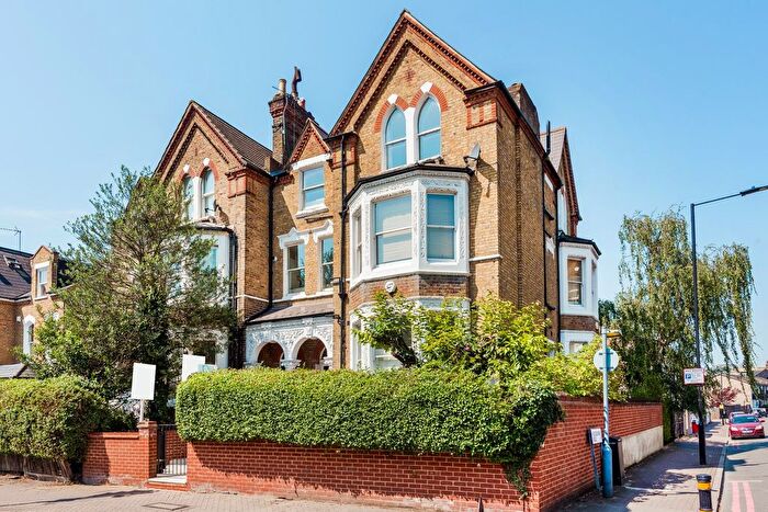 2 Bedroom Flat To Rent In Cavendish Road, London, SW12