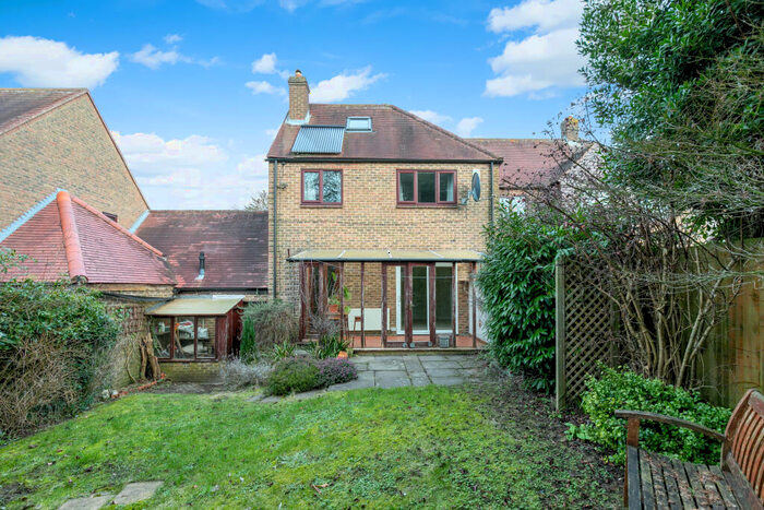 4 Bedroom Semi-Detached House To Rent In Cordrey Green, OX4
