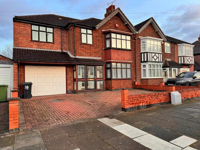 5 Bedroom Semi-Detached House To Rent In Highway Road, Leicester, Leicestershire, LE5