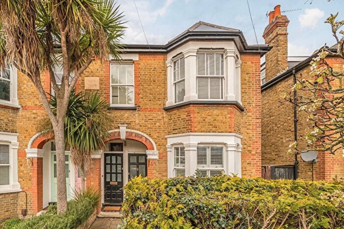 2 Bedroom Maisonette For Sale In Broomfield Road, Surbiton, KT5