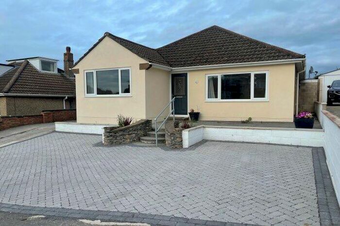 3 Bedroom Bungalow To Rent In Haydon View Road, Swindon, SN25