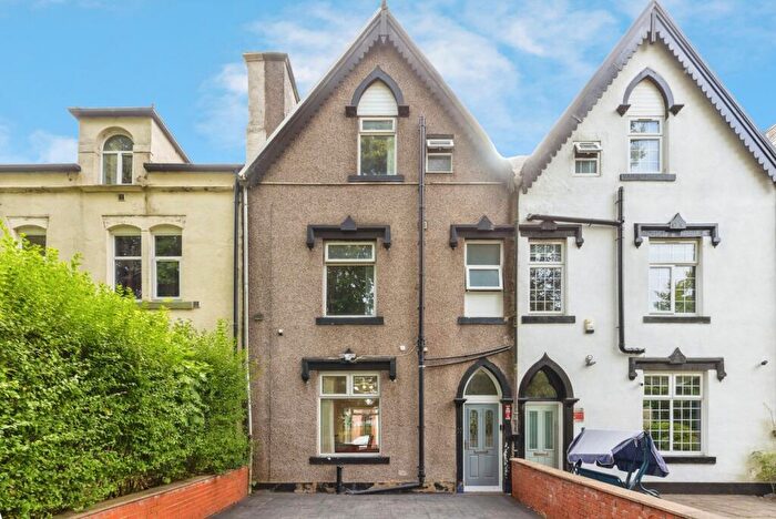 6 Bedroom Terraced House For Sale In Kilnerdeyne Terrace, Rochdale, Greater Manchester, OL16