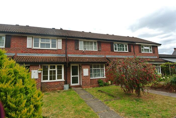 2 Bedroom House To Rent In Addlestone, KT15