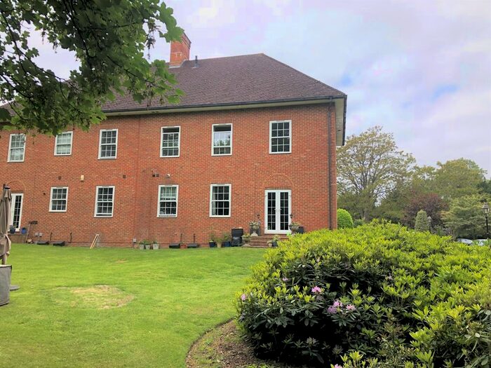 2 Bedroom Flat For Sale In Seven Hills Road, Iver, Buckinghamshire, SL0