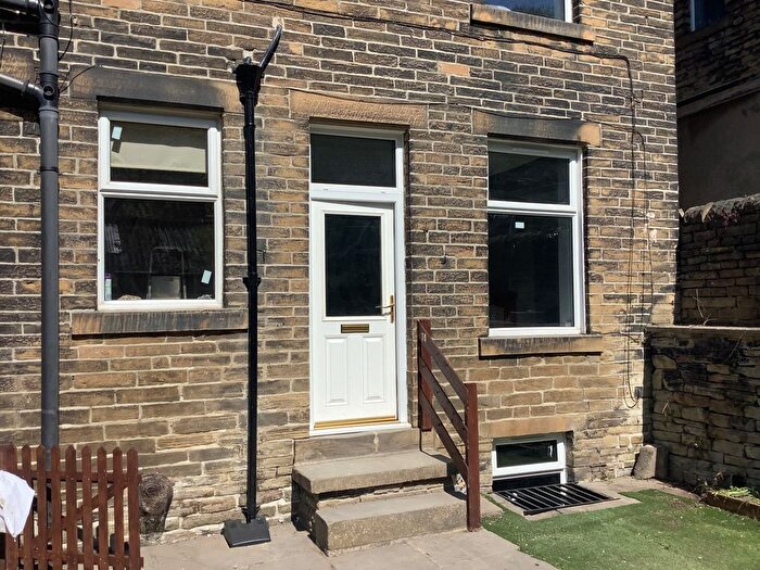 3 Bedroom Terraced House To Rent In Bolton Hall Road, Bradford, BD2