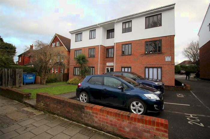 2 Bedroom House To Rent In Station Road, New Barnet, EN5