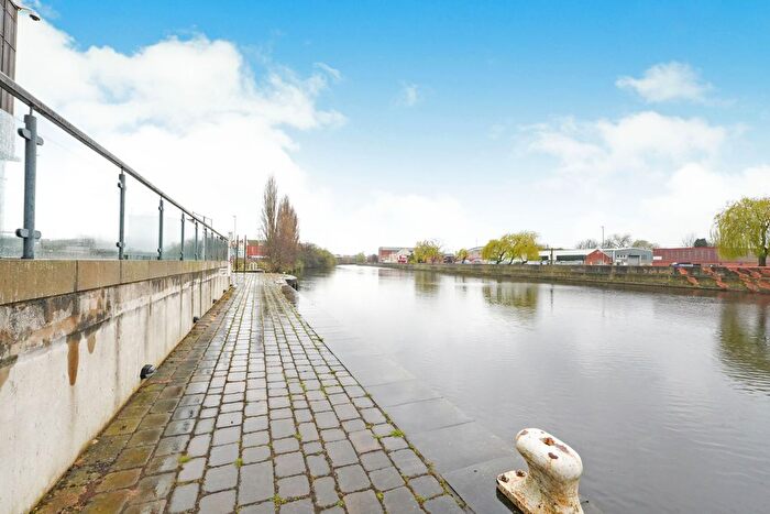 2 Bedroom Flat For Sale In Navigation Walk, Wakefield, West Yorkshire, WF1