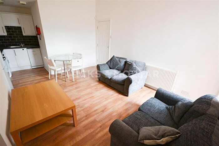 3 Bedroom Flat To Rent In Helmsley Road, Sandyford, Newcastle Upon Tyne, NE2