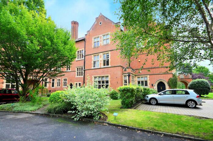 2 Bedroom Flat To Rent In Oldfield Wood, Maybury, Woking, GU22