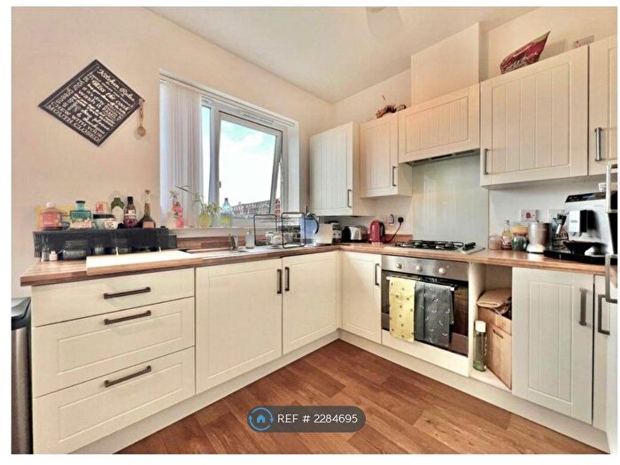 3 Bedroom Semi-Detached House To Rent In Brearley Drive, Sheffield, S5