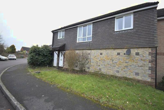 2 Bedroom Flat To Rent In Long Croft, Yate, Bristol, BS37