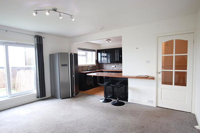 3 Bedroom Flat To Rent In Kinghorne Walk, DD3