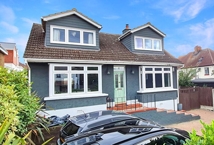 4 Bedroom Detached House For Sale In London Hill, Rayleigh, Essex, SS6
