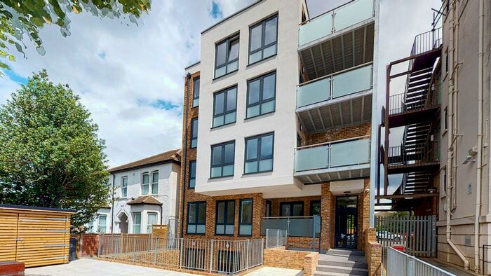 2 Bedroom Flat To Rent In Lennard Road, Croydon, CR0