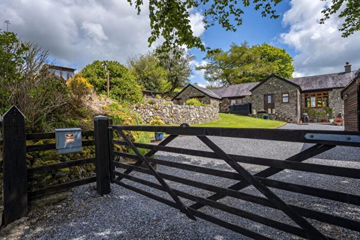 4 Bedroom Barn Conversion For Sale In Penyrheolwen, Talley, Llandeilo, SA19
