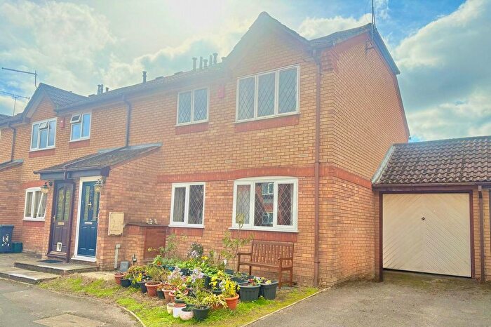 2 Bedroom Maisonette For Sale In Stockwood Way, Farnham, Surrey, GU9