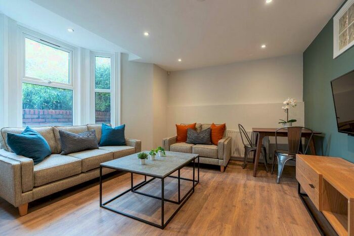 5 Bedroom Flat To Rent In Back Jesmond Road, Sandyford, Newcastle Upon Tyne NE2