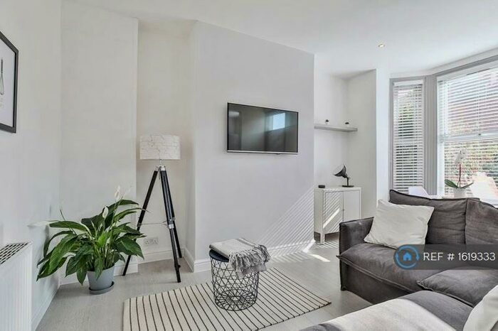 5 Bedroom Terraced House To Rent In Grimthorpe Place, Leeds, LS6