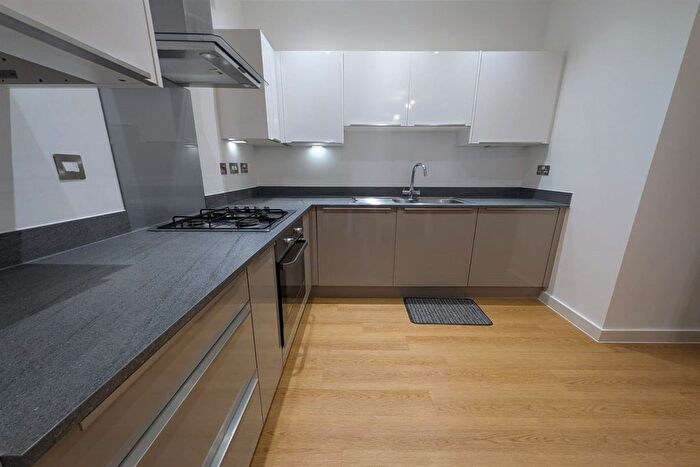 2 Bedroom Flat To Rent In Tomlin House, Beeston, NG9