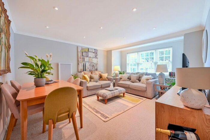 2 Bedroom Flat To Rent In Cranley Road, Guildford, GU1