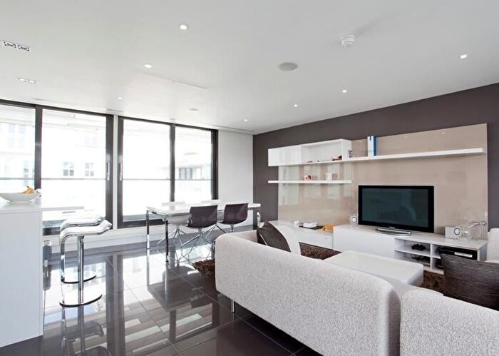 3 Bedroom Flat To Rent In Leman Street, London, E1