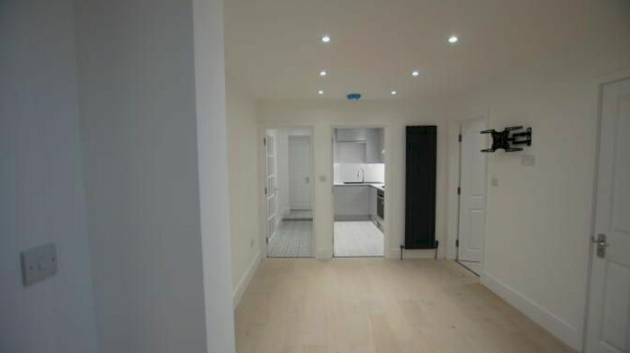 2 Bedroom Flat To Rent In Green Street, London, Uptonpark E13