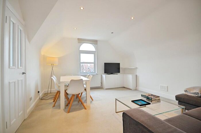 2 Bedroom Flat To Rent In St Paul's Avenue, Willesden Green, NW2