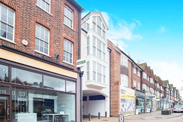 1 Bedroom Flat To Rent In King Georges Walk, Esher, KT10