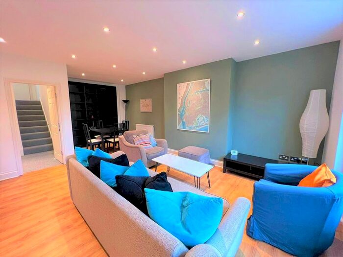 3 Bedroom Flat To Rent In Livingston Drive North, Liverpool, L17